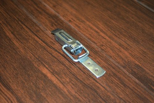 Latch Frog lock for Doghouses